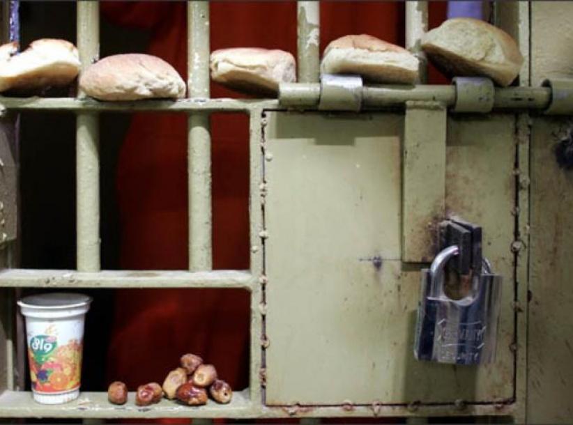 الأسير شوكة يواصل إضرابه لليوم (12) احتجاجاً على اعتقاله الإداري