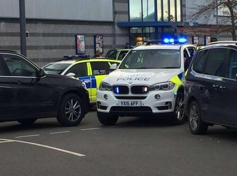 احتجاز رهائن من قبل مسلح في مجمع ترفيهي شمال غرب لندن