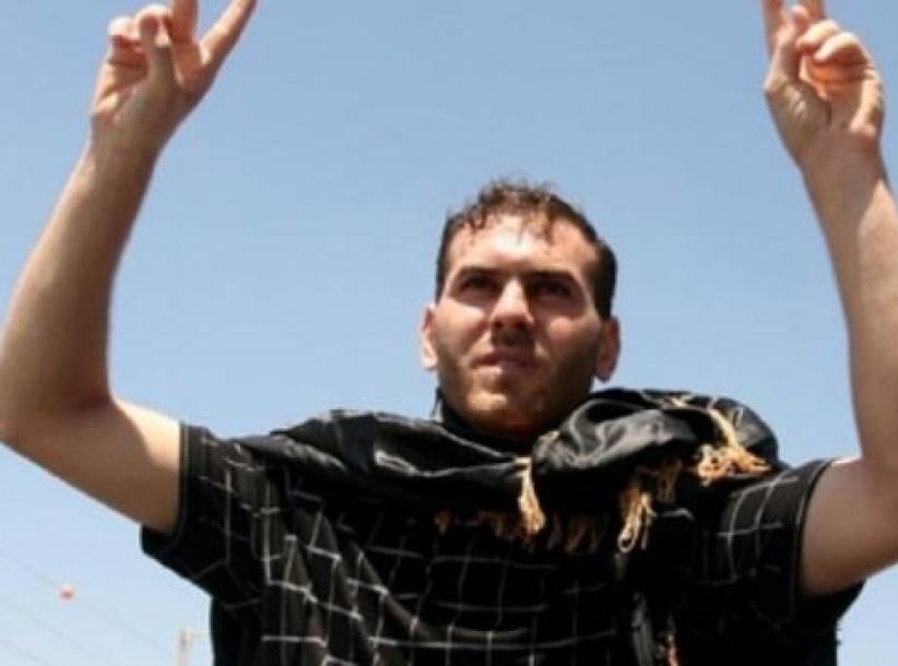 لأسير المضرب 'ذياب' يمتنع عن الماء والخطر يهدد حياته