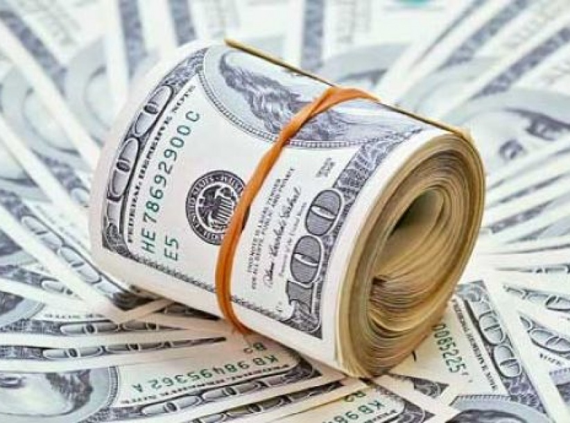 الدولار يتذبذب