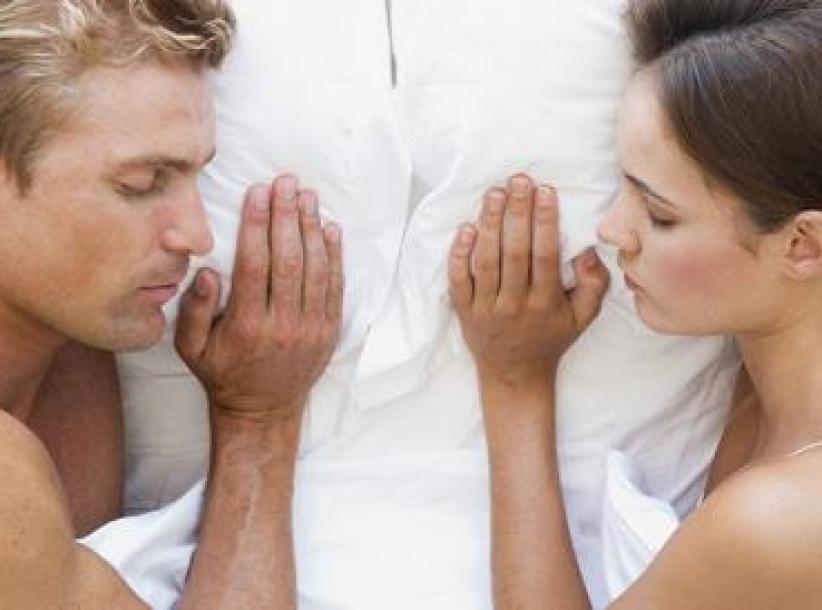 12 فرق في النوم ما بين المرأة والرجل