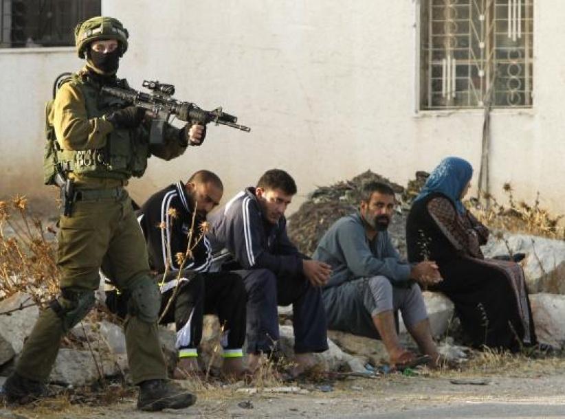 الاحتلال يخطر عائلة متهم بقتل مستوطن بهدم منزلها
