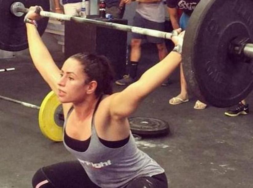 تعرفوا على أول امرأة عربية تتعاقد مع 