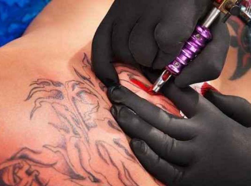 هذا ما يفعله 'التاتو' بالجسم بعد ١٥ عامًا