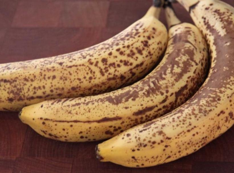بقع الموز الداكنة تحارب السرطان
