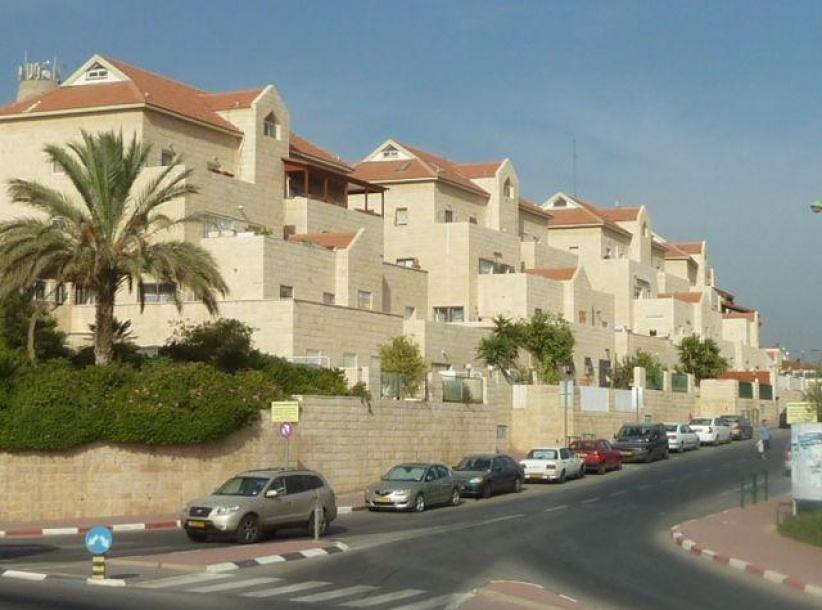 الخليل- تجميد بناء 31 وحدة استيطانية في المحطة القديمة