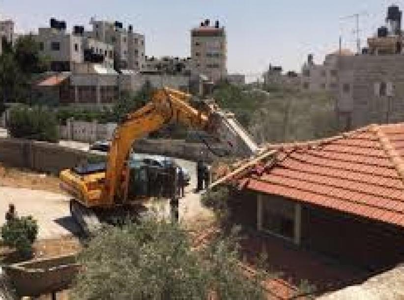 الاحتلال يهدم أساسات منشآت سكنية في بيت حنينا بالقدس
