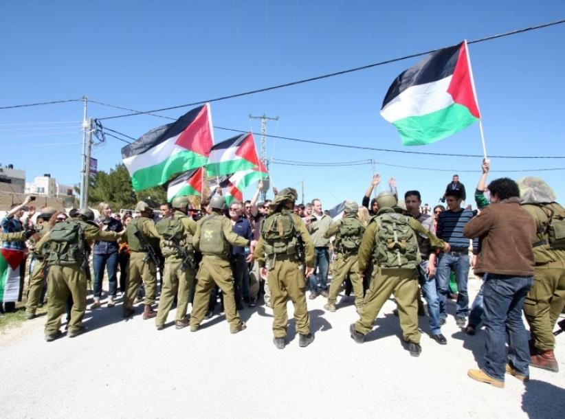 الاحتلال يقمع مسيرة 