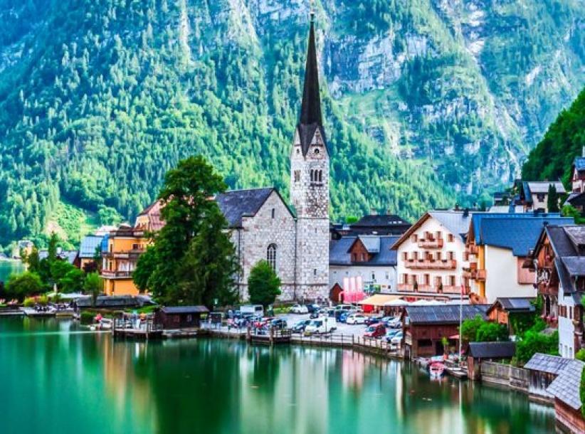 بالصور.. بحيرة هالشتاتر سي جنة الله على الأرض