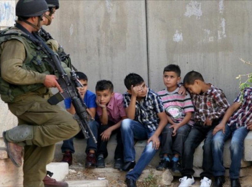 سلطات الاحتلال تعتدي بالضرب على ثلاثة أطفال شرق قلقيلية
