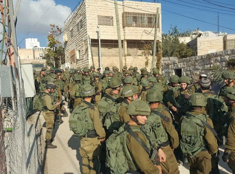 جنود الاحتلال يمنعون مدارس الخليل من احياء ذكرى عرفات