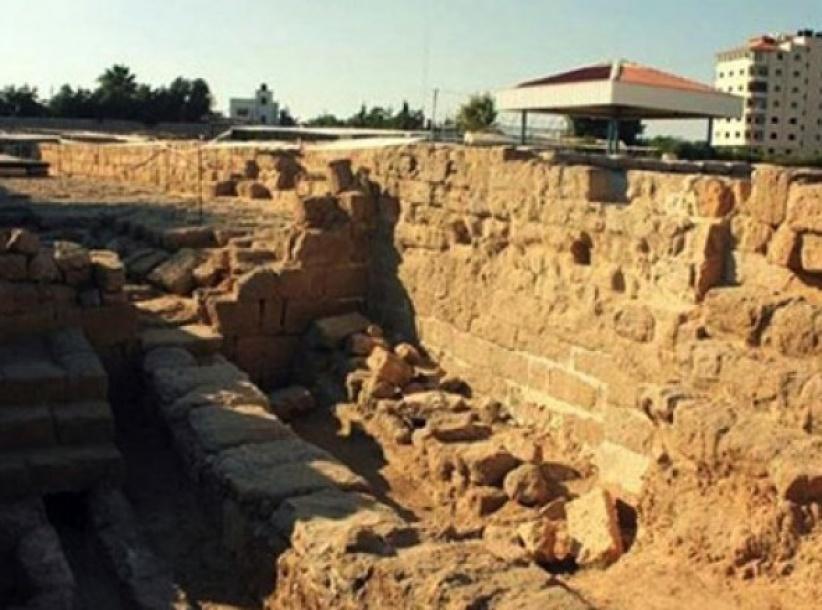 تجدد اعمال التجريف والتدمير في موقع تل السكن الاثري بغزة