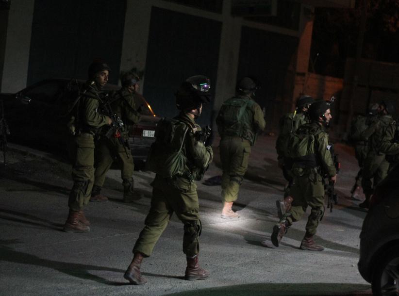 قوات الاحتلال تواصل حملة الاعتقالات ومصادرة الاموال في الضفة