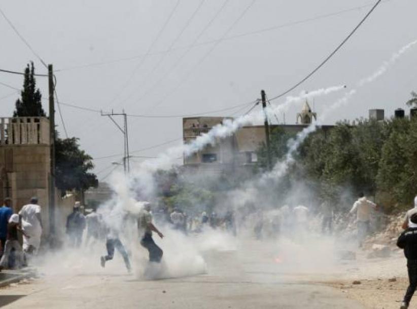 إصابات بالاختناق في صفوف الطلبة والمدرسين خلال مواجهات شرق بيت لحم