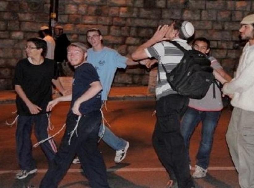 إصابة مواطنين عقب استهداف مستوطنين مركبتهما جنوب نابلس