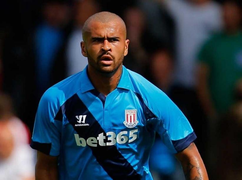 وفاة مدافع ستوك سيتي السابق عن 25 عاما