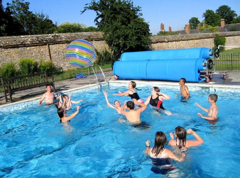 طبيب: مياه حمامات السباحة قد تؤدي إلى الوفاة