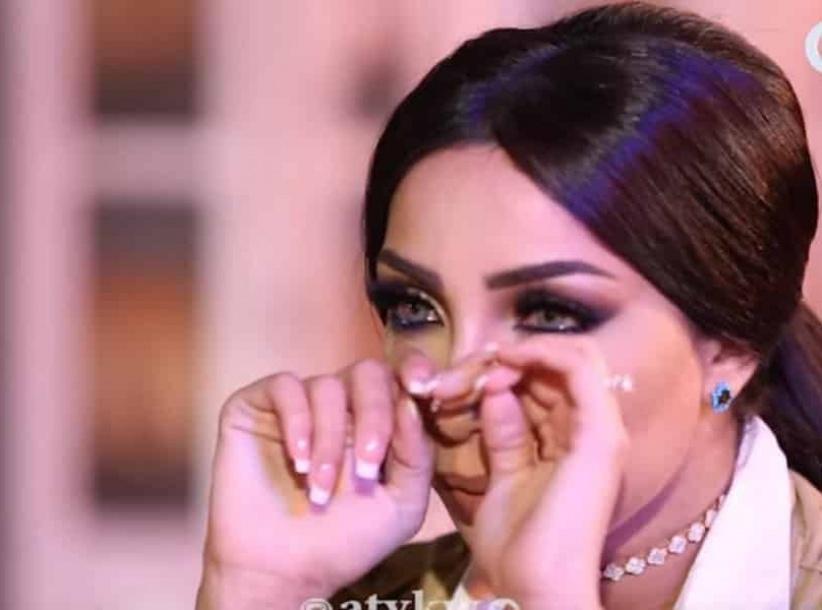 شاهد| دنيا بطمة تبكي بسبب حلا الترك في لقاء تليفزيوني
