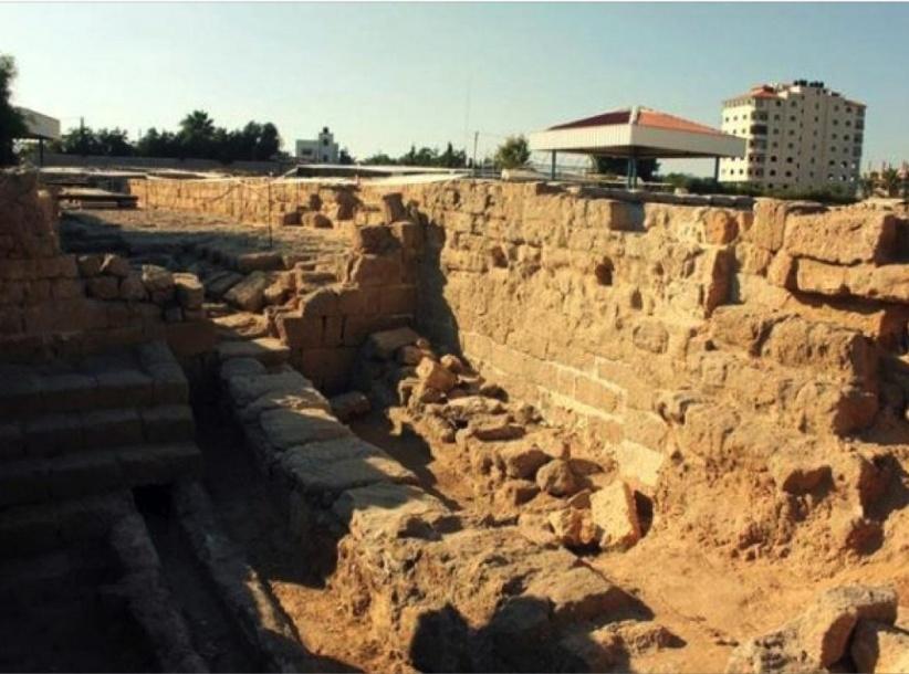 عودة أعمال التجريف بموقع تل السكن الأثري في غزة