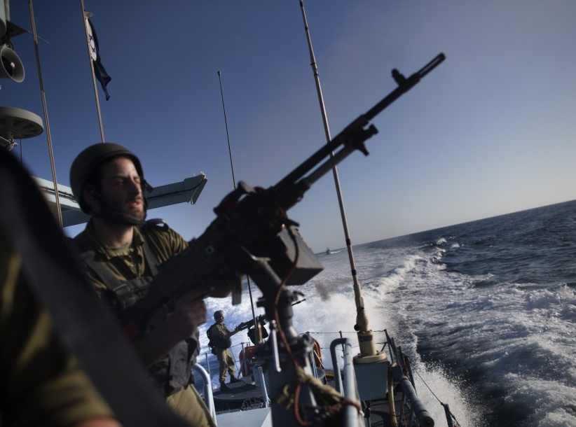 الاحتلال يعتقل شابين بعد اطلاق النار عليهما ببحر غزة