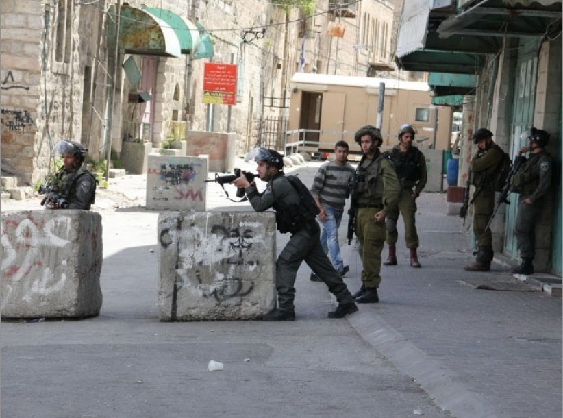 الخليل: قوات الاحتلال تعتدي على مواطن بالضرب المبرح