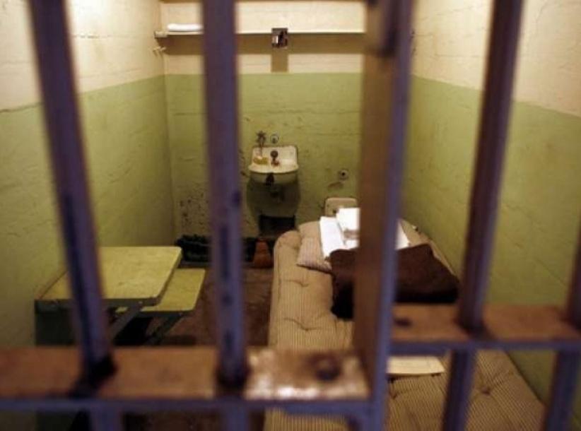 شهادات حية من داخل السجون: جر لمسافات طويلة و احتجاز في زنازين قذرة