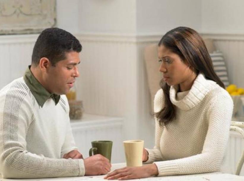 علمياً.. هذه أفضل طريقة لنقل خبر سيئ إلى الآخرين