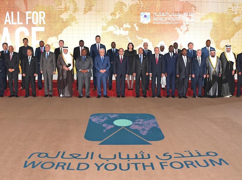 الرئيس يلتقي عددا من الشباب الفلسطينيين المشاركين في منتدى شباب العالم