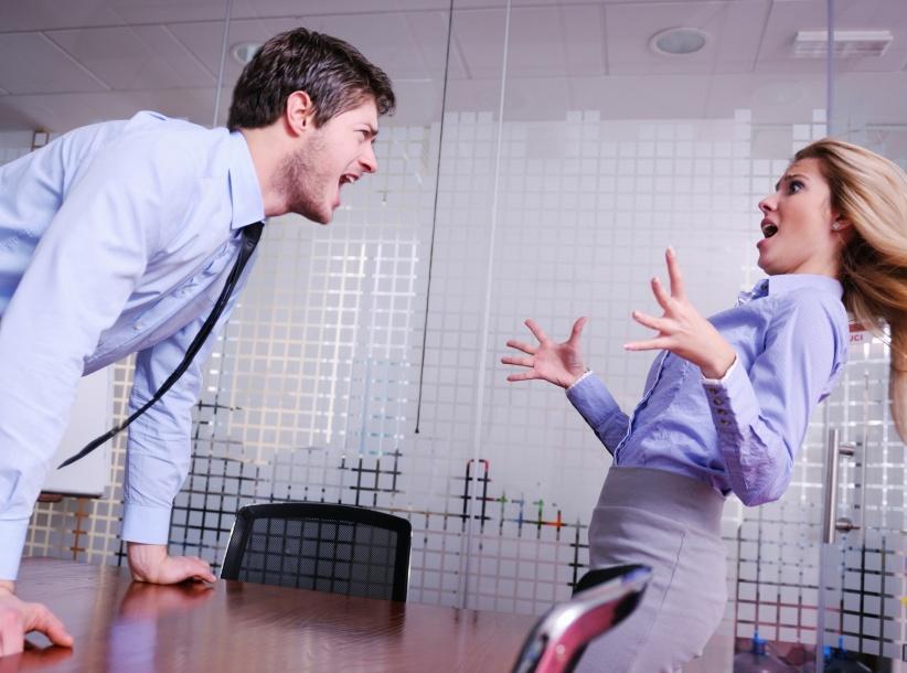 دلائل على كره زملاءك لك في العمل