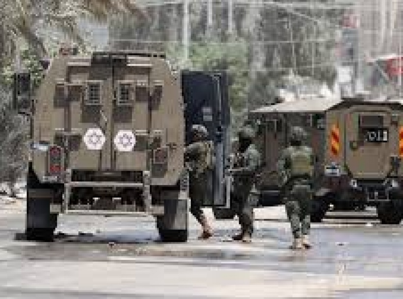 الاحتلال يعتقل سبعة مواطنين من الخليل ويغلق عدة أحياء بالمنطقة الجنوبية