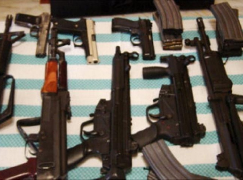 لائحة اتهام ضد ثلاثة من النقب بتهمة تهريب أسلحة من الأردن