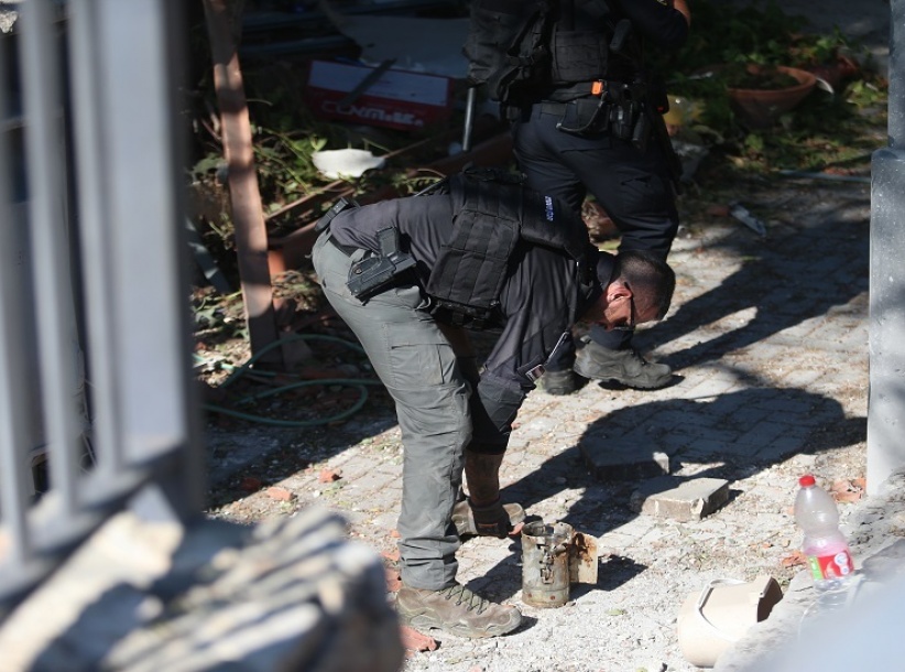 سقوط شظايا وسط إسرائيل بعد اعتراض دفعة صواريخ من إيران