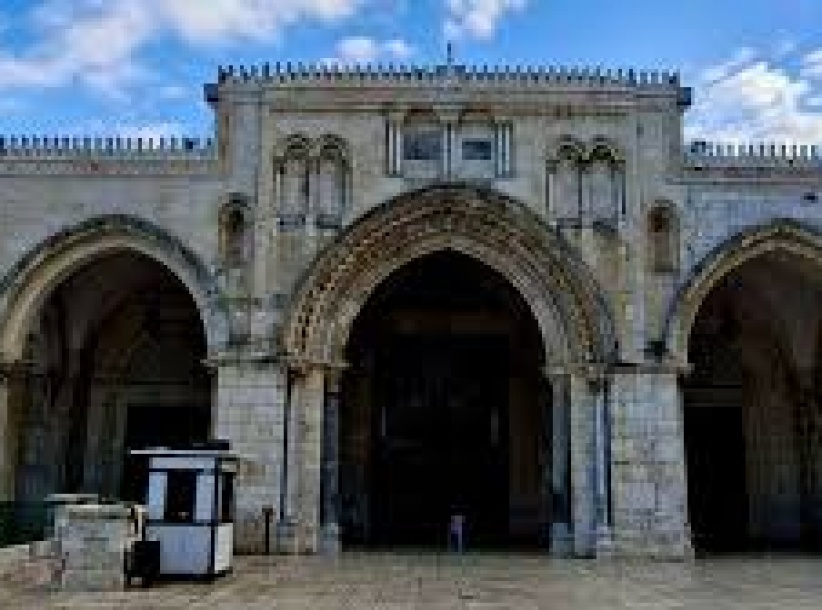 الاحتلال يواصل إغلاق المسجد الأقصى وكنيسة القيامة لليوم الـ37