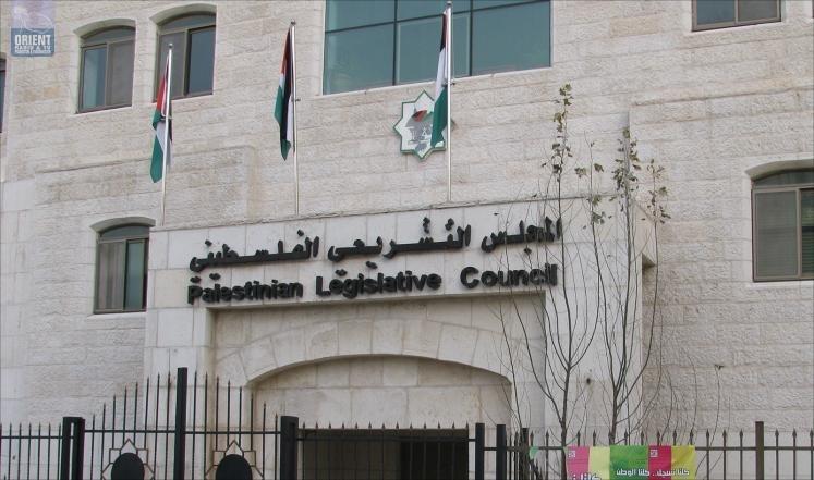 التشريعي يناقش ملفي