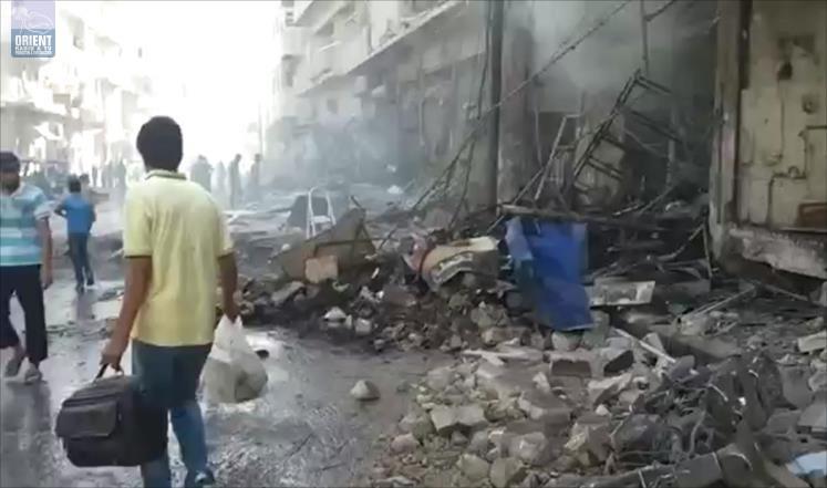 النظام يقصف إدلب بالكلور وقتال عنيف بريف دمشق