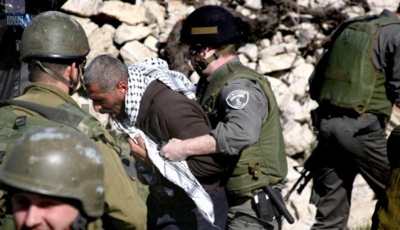 الاحتلال يعتقل مواطنين من الخليل ويصيب اخر بجروح