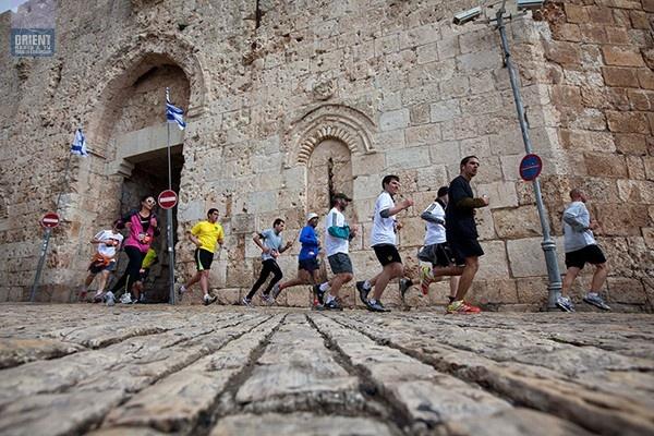 الاحتلال يغلق شوارع في القدس لصالح