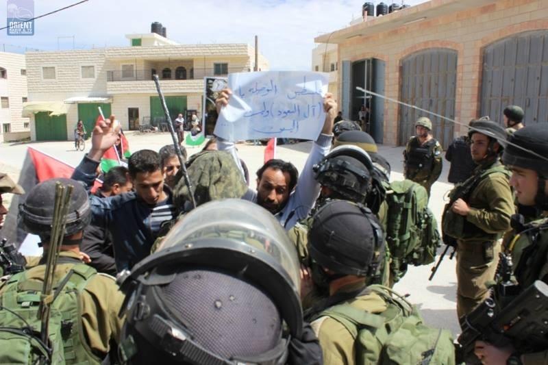 قوات الاحتلال تقمع مسيرة المعصرة وتعلن القرية منطقة عسكرية مغلقة