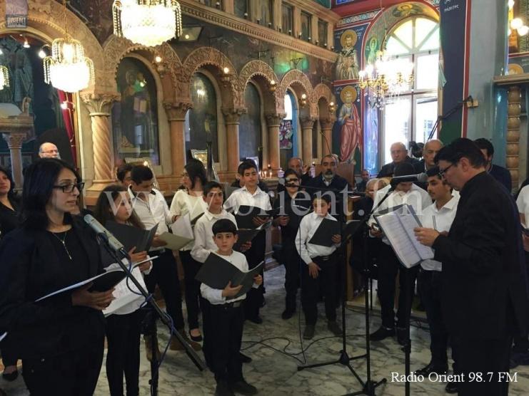 فرقة التراتيل البيزنطية تنشد مجموعة من التراتيل البيزنطية في كنيسة الاباء الاجداد