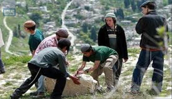 مستوطنون يحكمون سيطرتهم على قرية أثرية بسلفيت