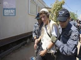مستوطن إسرائيلي يطعن فلسطينيا في الداخل المحتل