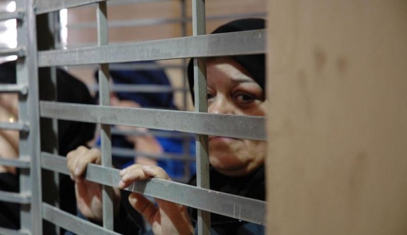 23 أسيرة يقبعن بسجن