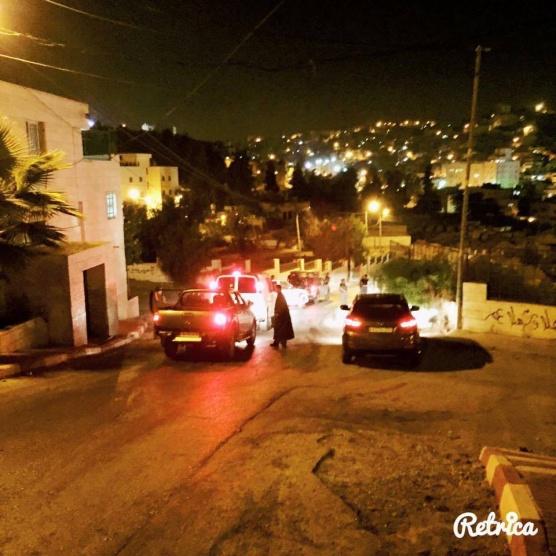 بالفيديو والصور : تعرض قوة تتبع للأمن الفلسطيني لاطلاق نار في الخليل