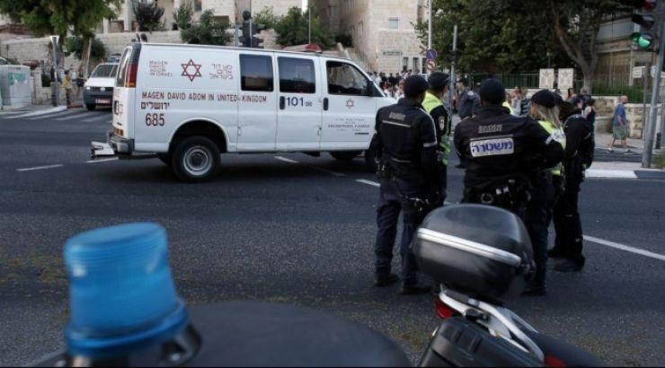 عنصريون يهود نكلوا بفلسطيني والشرطة الإسرائيلية تعتقل الضحية