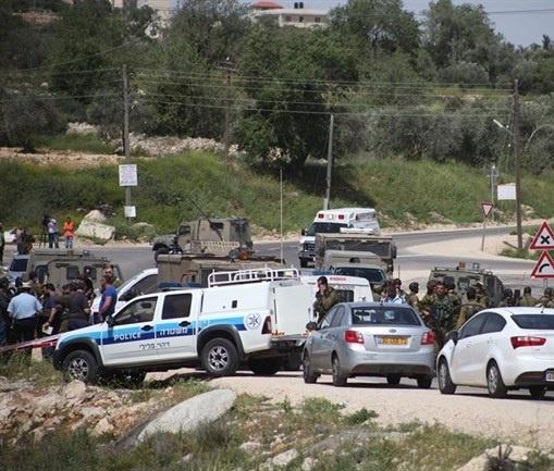 الاحتلال يصيب شابا بحجة طعن جندي قرب رام الله
