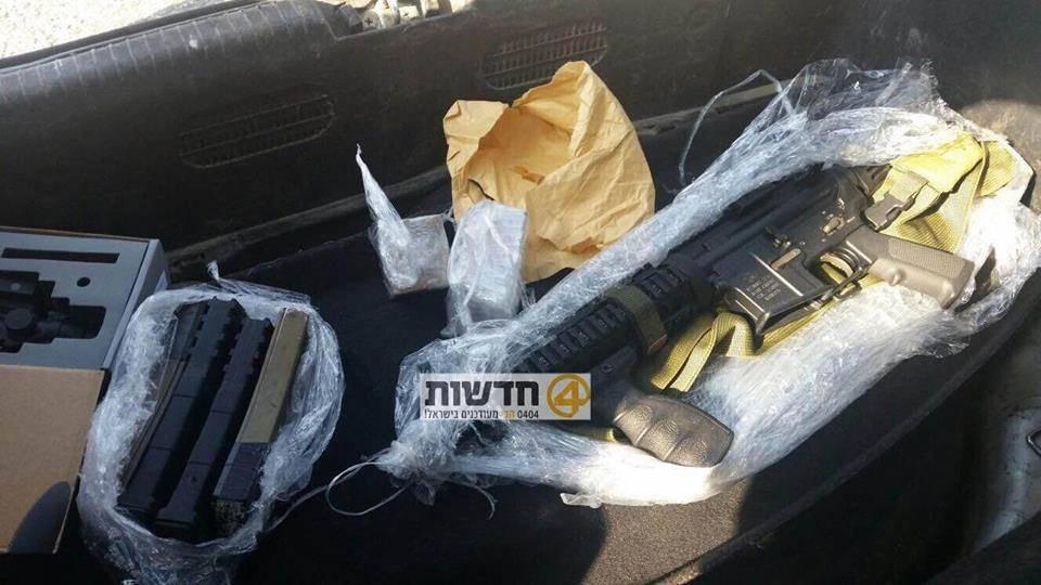 بالفيديو : الاحتلال يعتقل شابا بحوزته رشاشا ومناظر ليلة وأمشاط ذخيرة على حاجز زعترة