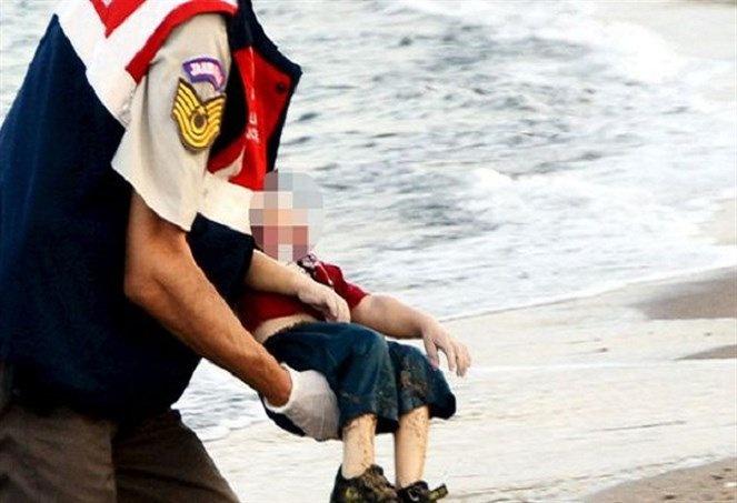 والد الطفل صاحب الصورة التي أبكت العالم: سأعود إلى كوباني لأدفن جسد ابني وزوجتي