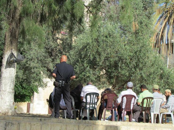 مستوطنون وطلاب يقتحمون الأقصى واعتقال معلمة وطالب