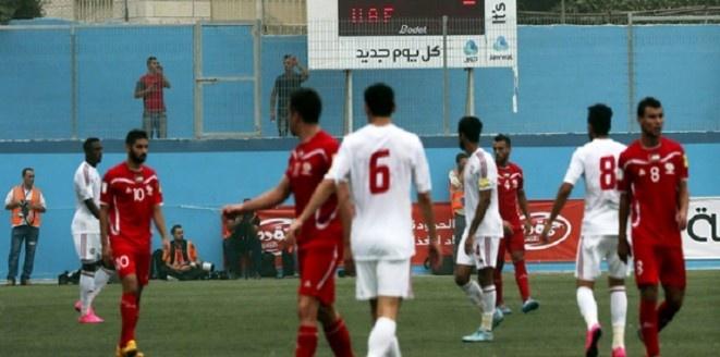 تقرير: لاعبون في منتخب الإمارات دخنوا الأرجيلة قبل مباراة فلسطين