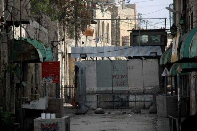 الخليل: تصاريح لسكان البلدة القديمة وخطوط سير بعيدة عن المستوطنين